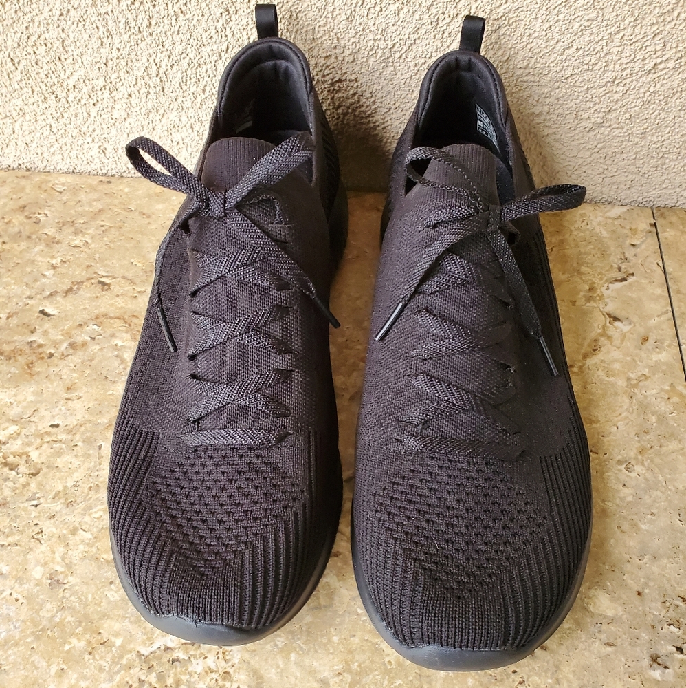 Men's Wide Fit Skechers Size 11